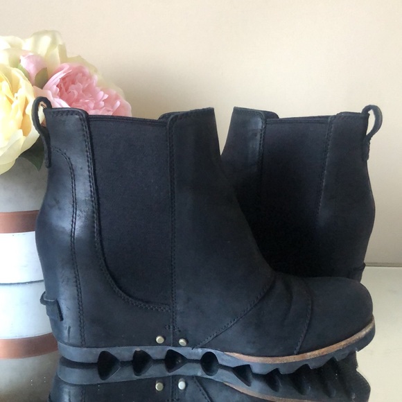 SOREL Lea™ Ankle Black Boots - Picture 4 of 9